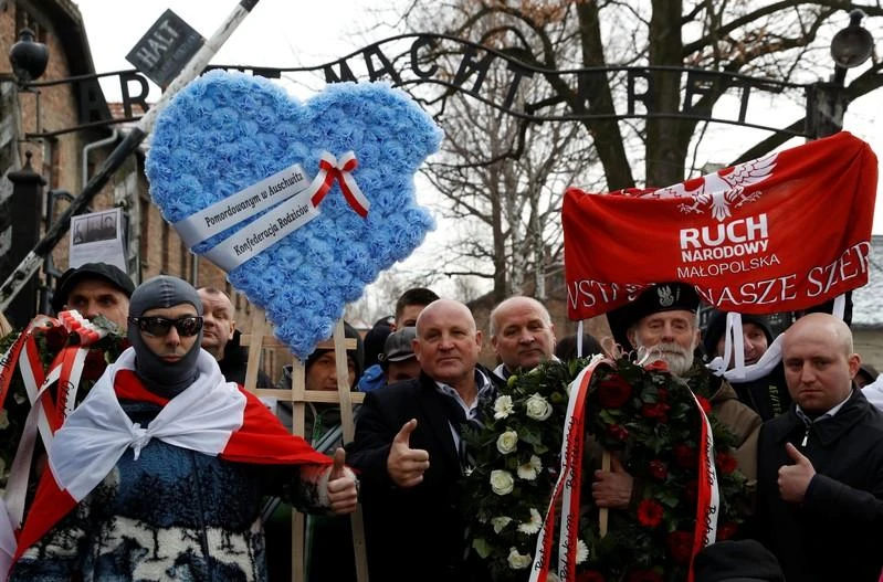 Deseci krajnjih desničara okupili se u Auschwitzu