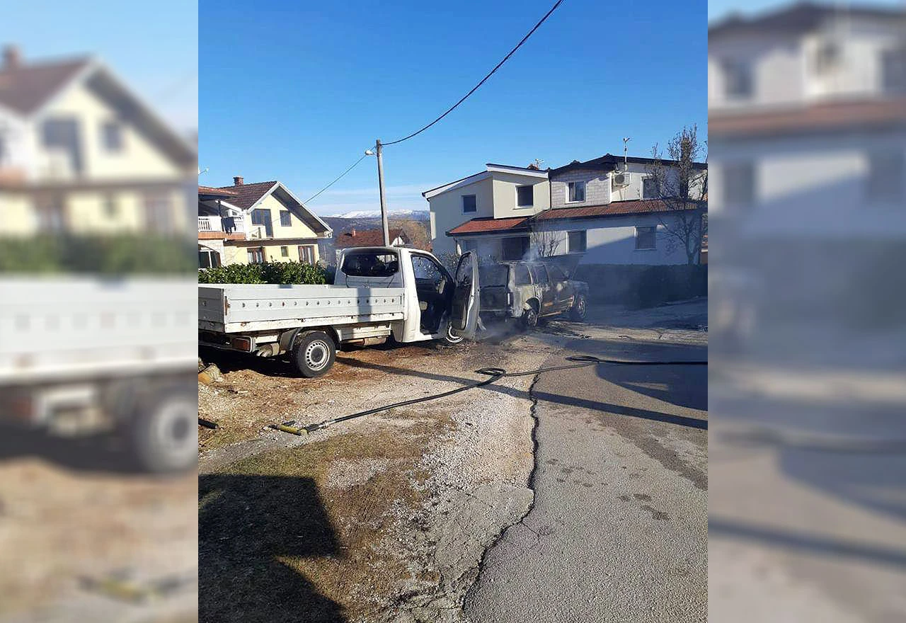 Široki Brijeg: Izgorjela dva automobila