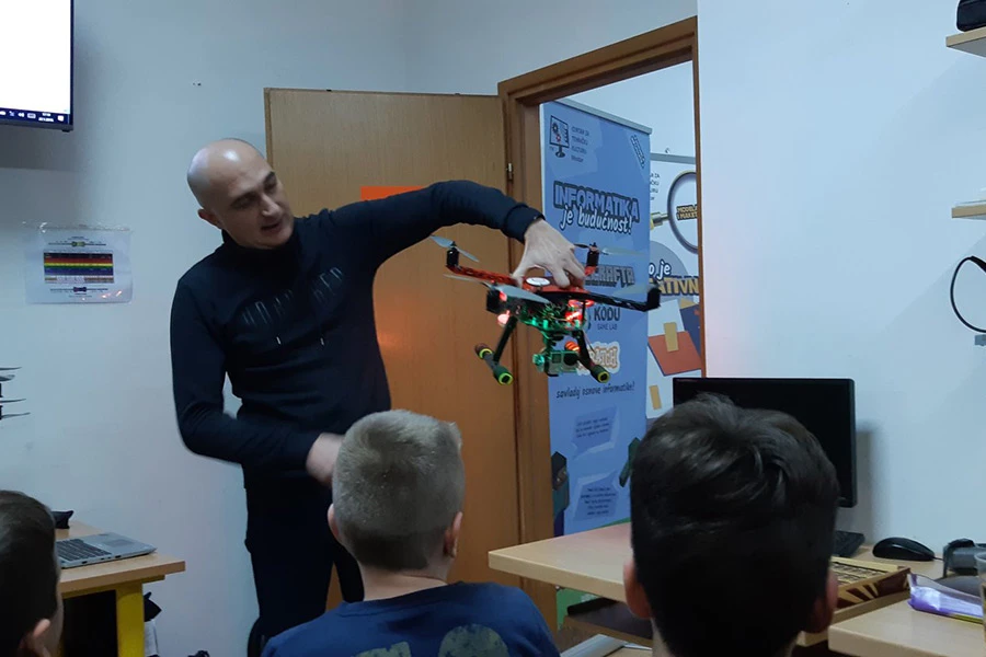 Mladi Mostarci učili o korištenju dronova
