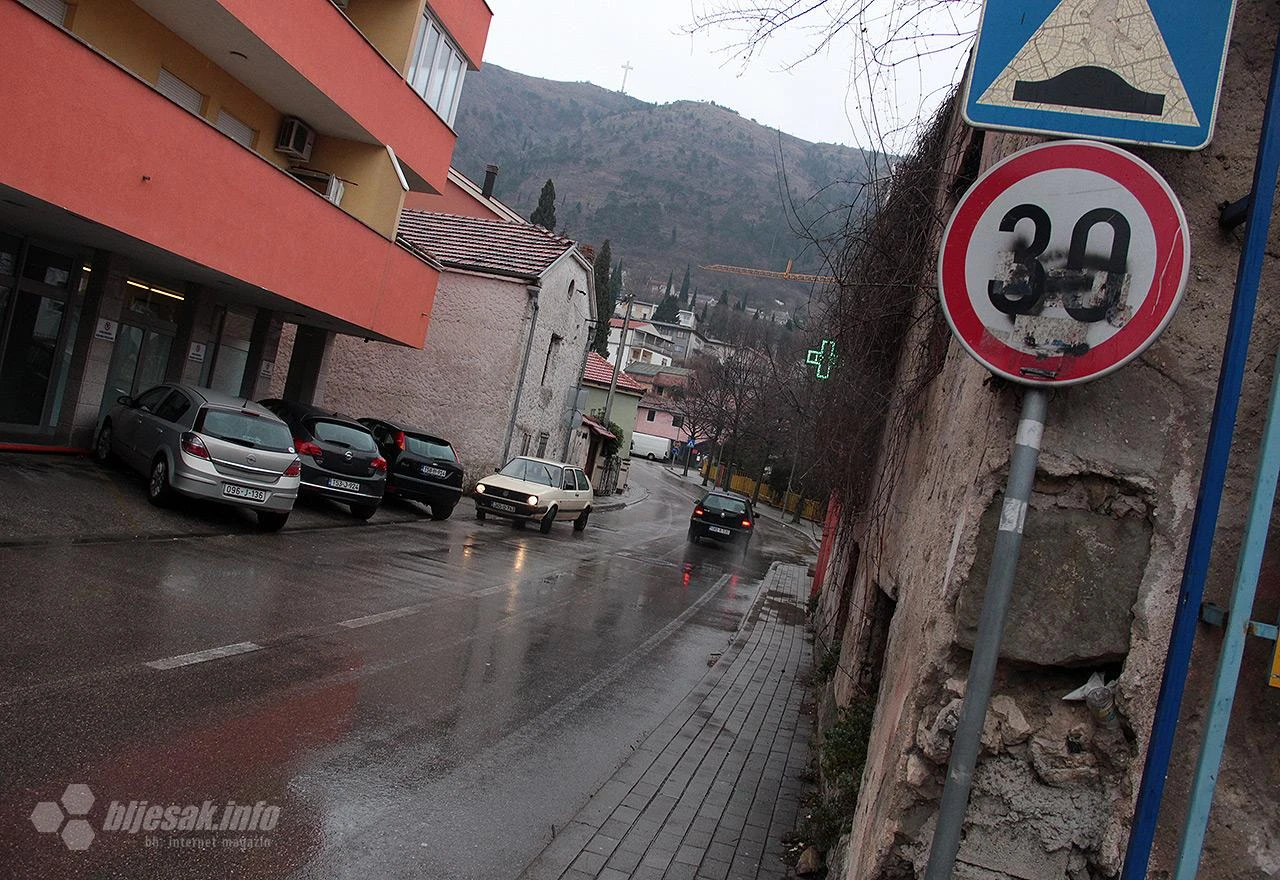 Mostarski radovi 'jedu' zebre i ležeće policajce