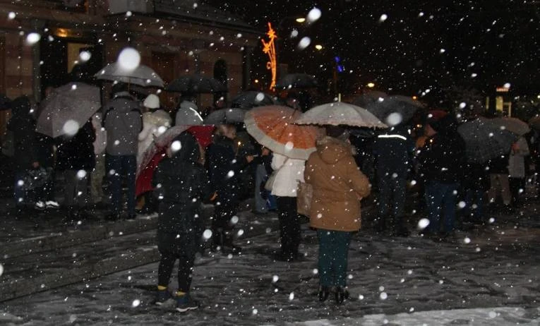 Nakon ponovnog okupljanja na trgu privedeni članovi ''Pravde za Davida''