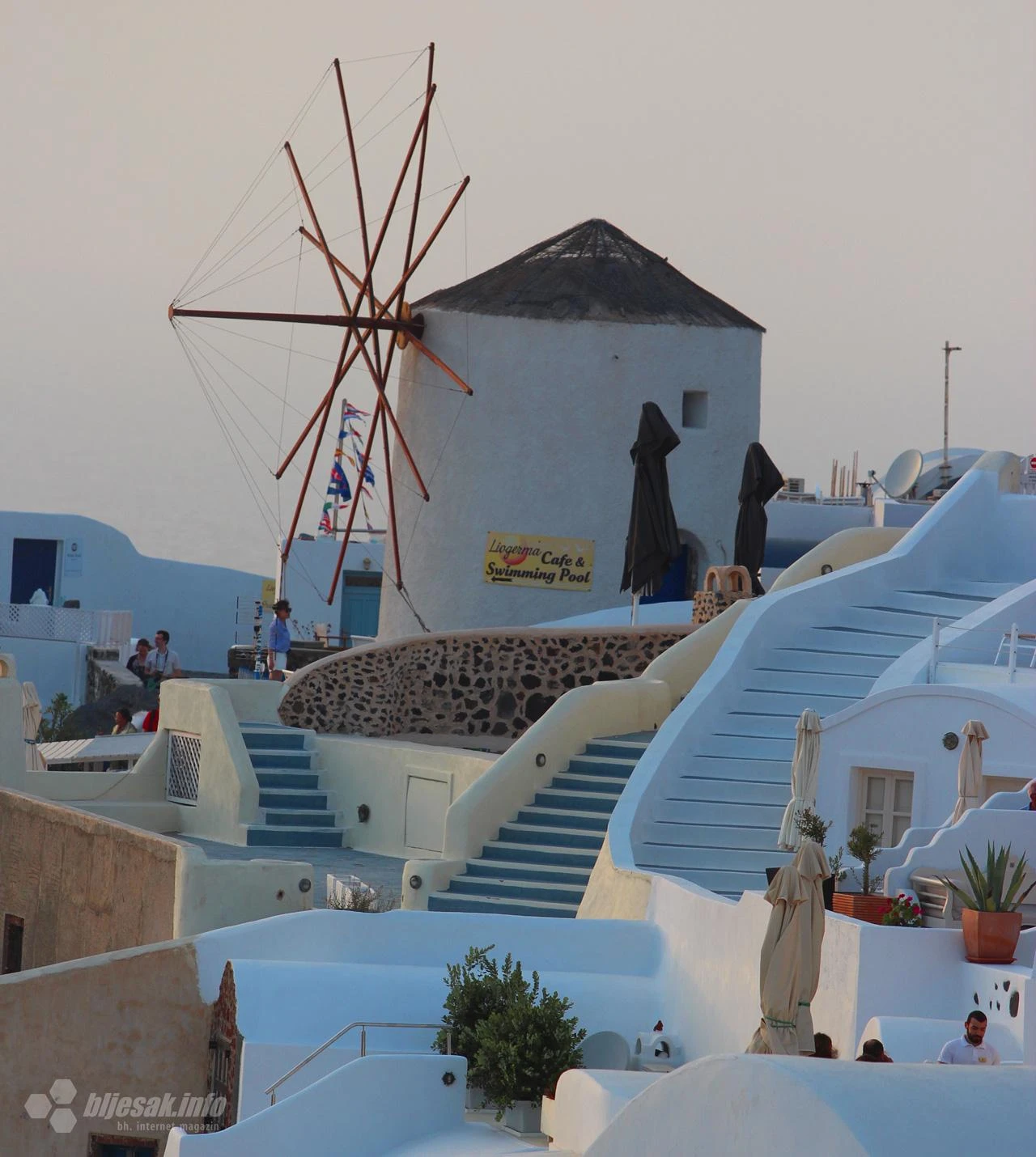 Santorini u problemima: Više nema mjesta za sve turiste
