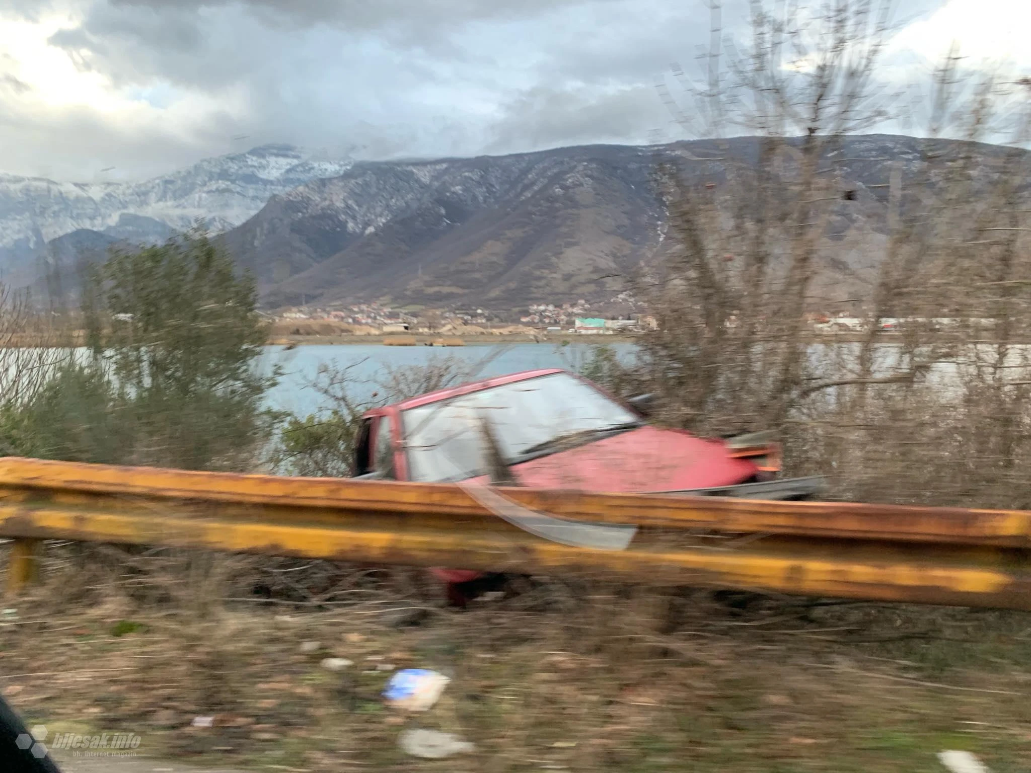 Mostar: Ford završio u šikari