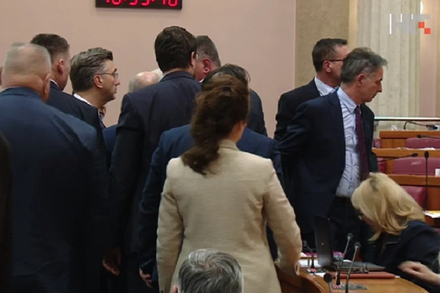 VIDEO | Zamalo je došlo do fizičkog obračuna Plenkovića i Grmoje