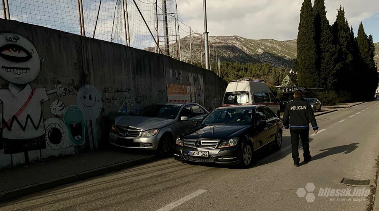 Mostar: Sudarila se dva Mercedesa