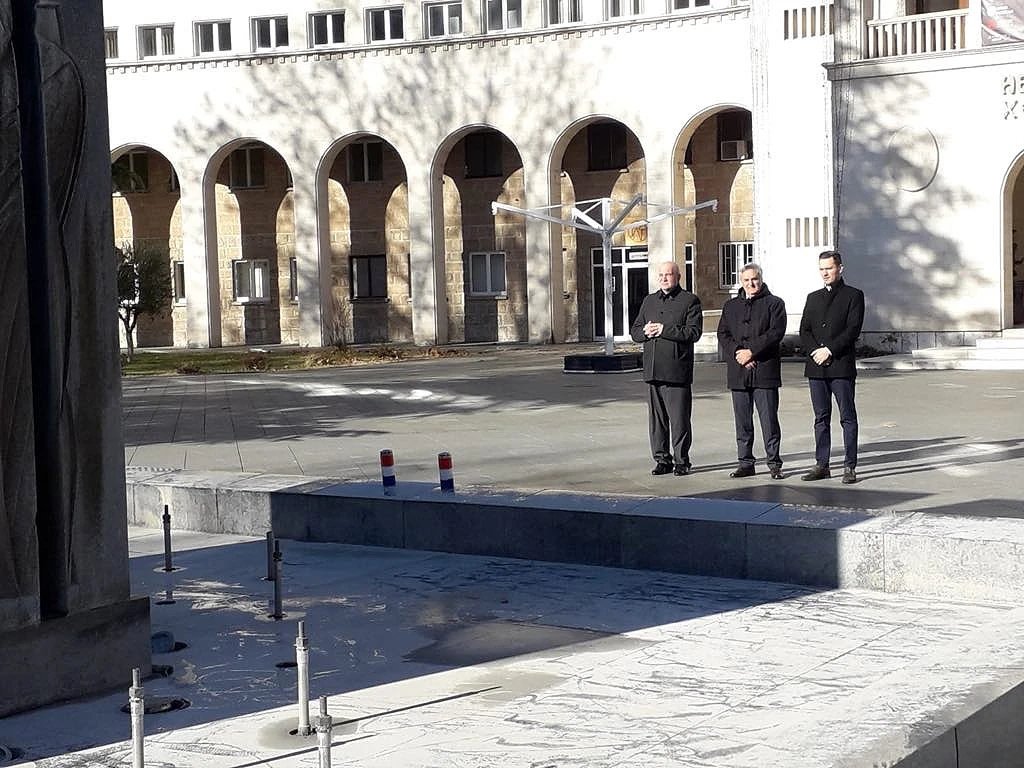 Mostar: Svijeće hrvatskim braniteljima povodom dana međunarodnog priznanja RH