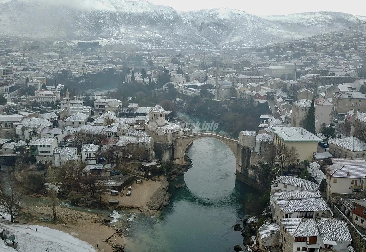 Mostar pod snijegom iz ptičje perspektive