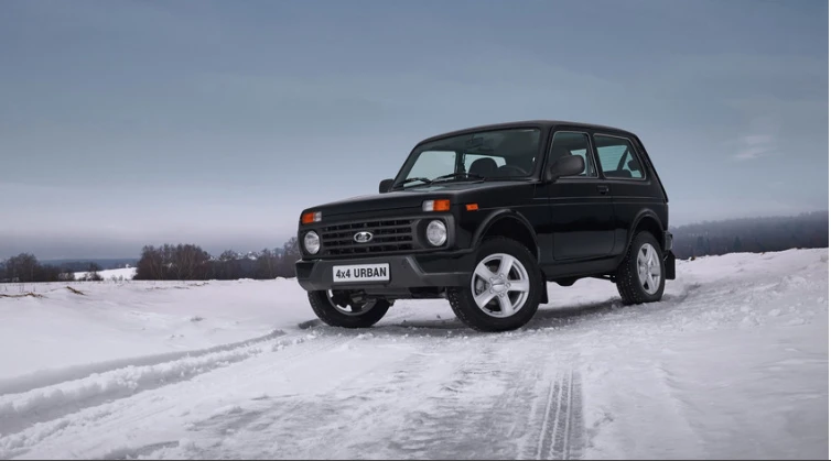 Audi Q7 vs Lada Niva - koji je bolji u zimskim uvjetima?