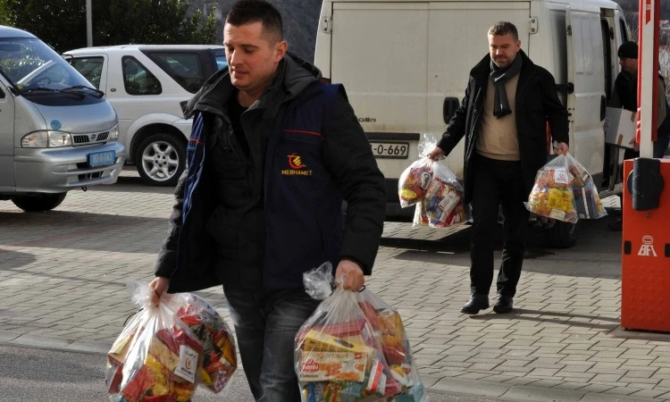 Merhamet uručio pakete socijalno ugroženim obiteljima u Mostaru