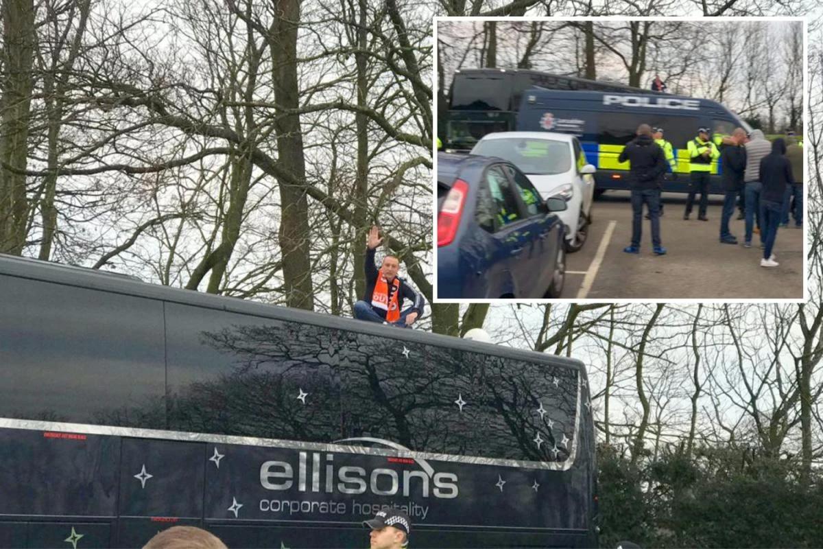 Navijač se iz prosvjeda popeo na krov Arsenalovog autobusa