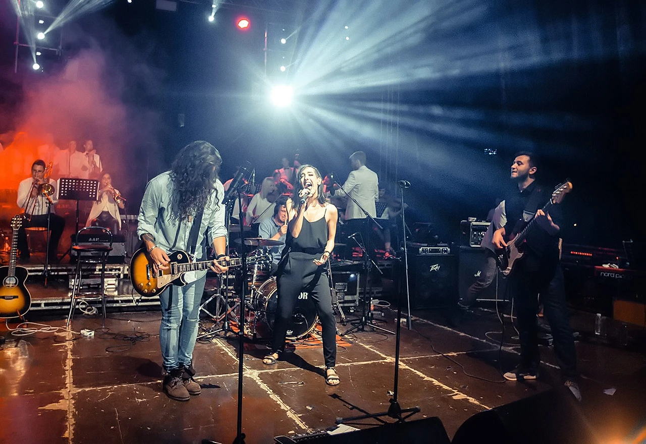 Rock simfonija nastupa u Coloseum Clubu