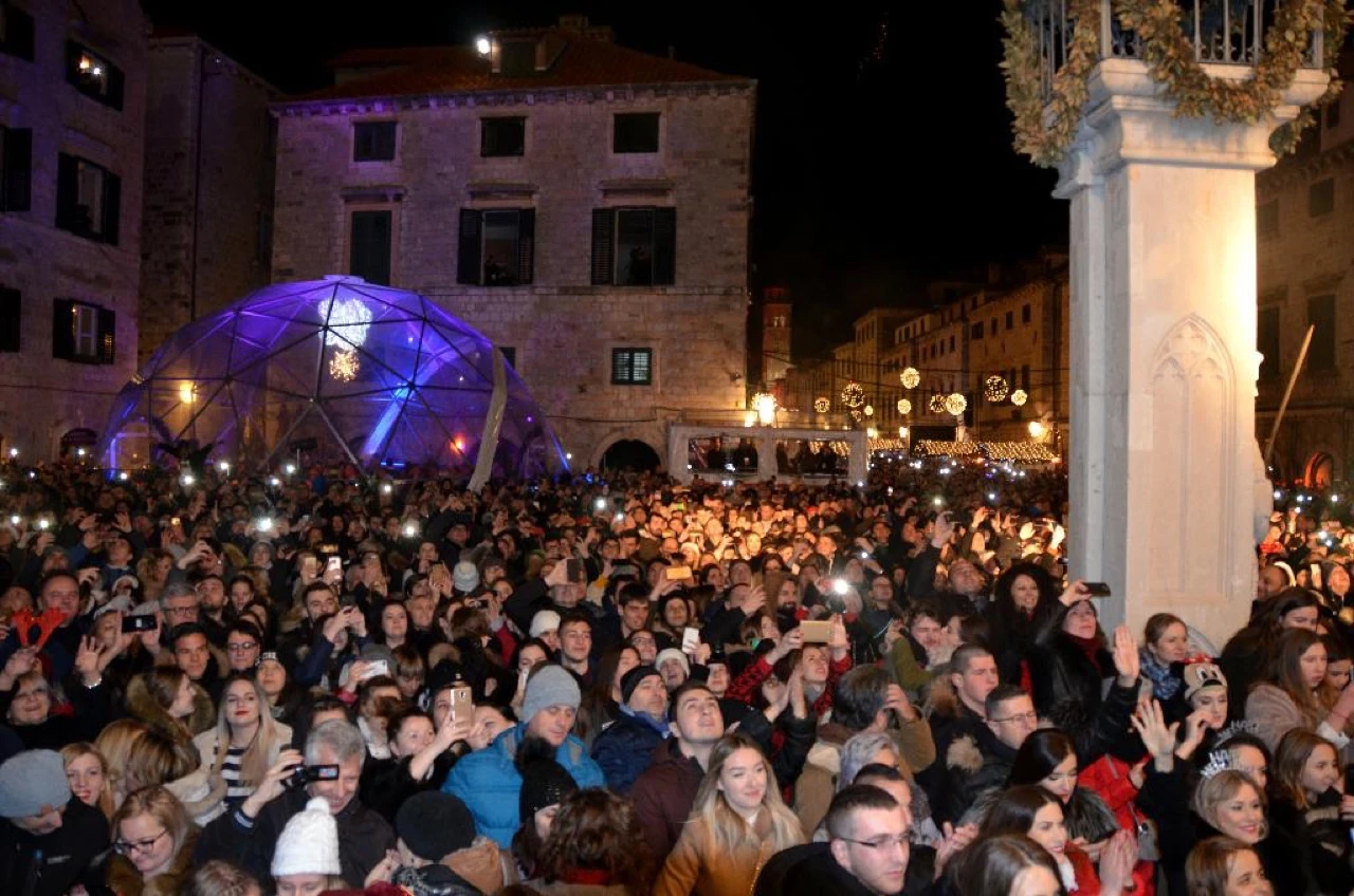 Hrvatska dolazak 2019. obilježila pjesmom, plesom i vatrometima