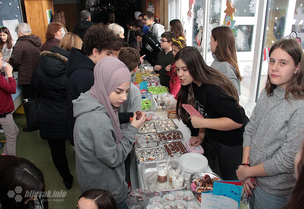 Mostar: Učenici priredili zimski bazar