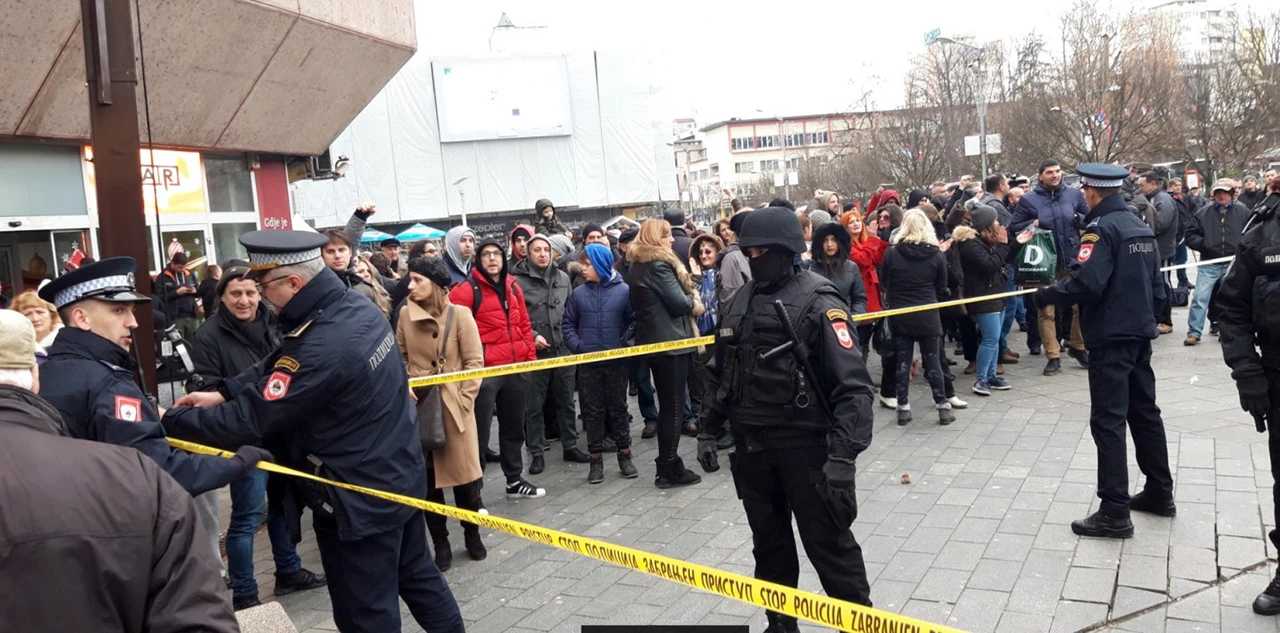 Banja Luka: Policija rastjeruje, građani ne odustaju od prosvjeda