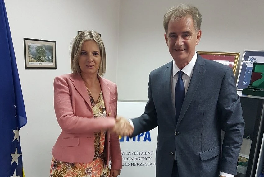 Veleposlanica BiH pisala Komšiću: Tko ste vi u Sarajevu, a ko su... ovi...dole?