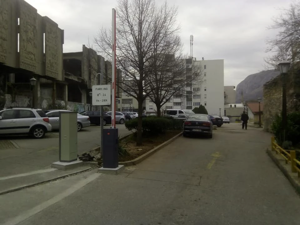 Mostar: Puštena u rad automatska rampa za naplatu parkinga   