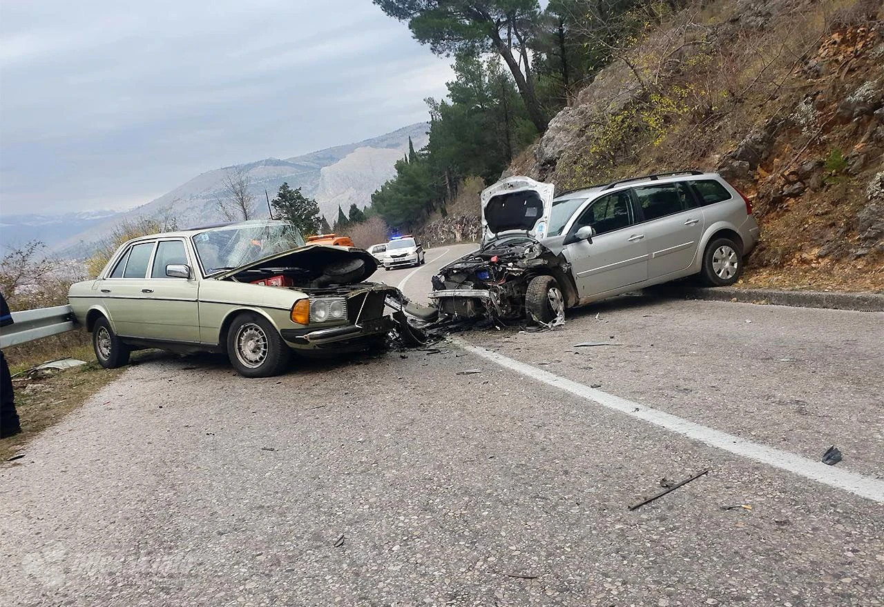 Mostar: U frontalnom sudaru na Kobilovači ozlijeđene tri osobe