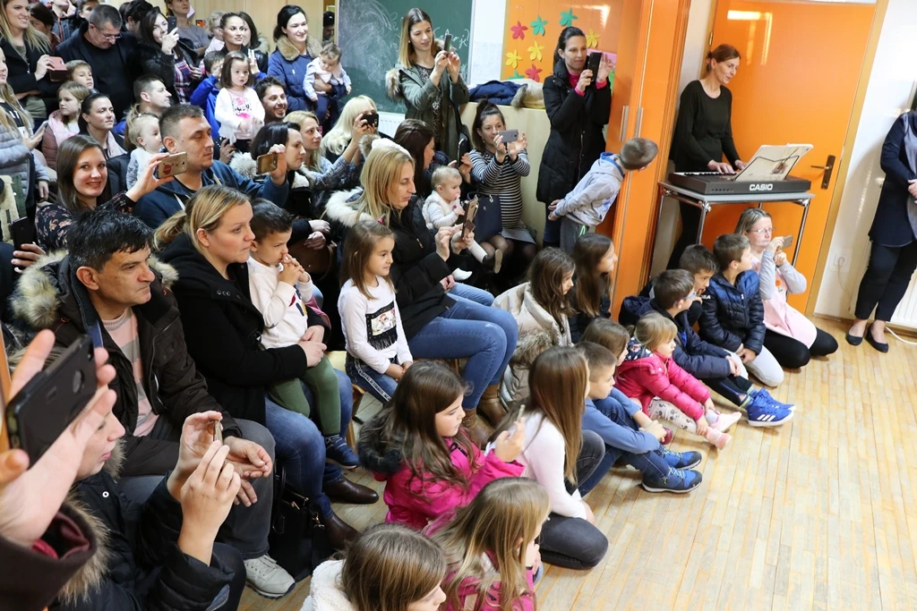 Mališani dječjeg vrtića ''Trnoružica'' održali božićni koncert