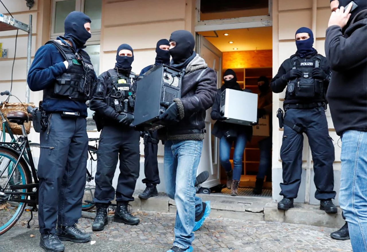 Policijska racija u džamiji, osumnjičen imam za pomoć džihadistu