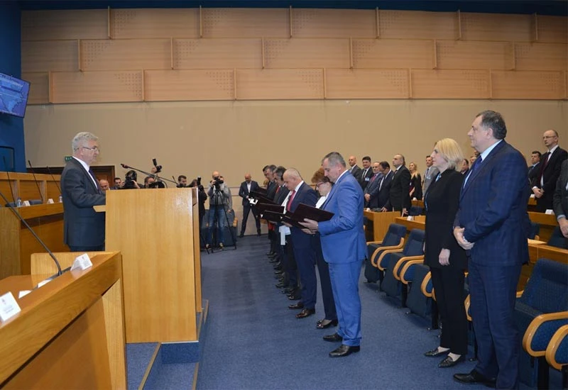 Srpska dobila novu vladu: Pala velika obećanja