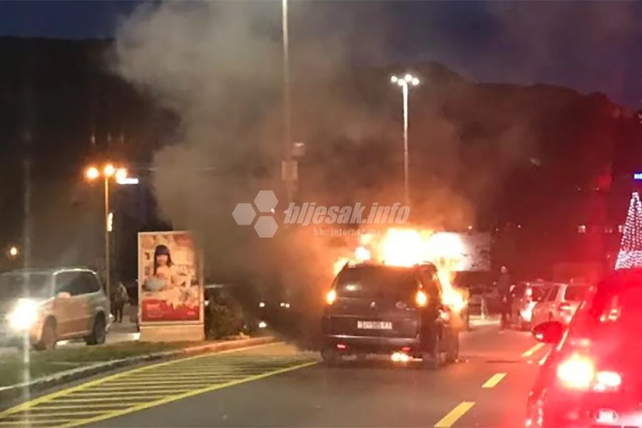Mostar: U vožnji planuo Citroen i u potpunosti izgorio