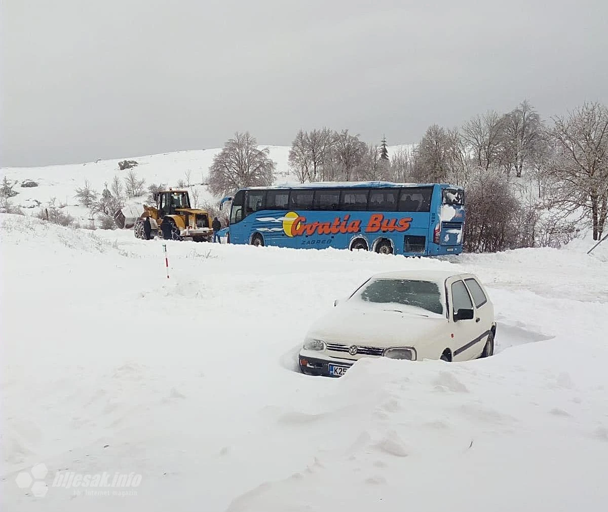 Tomislavgrad - Posušje: Više vozila zapelo u snijegu