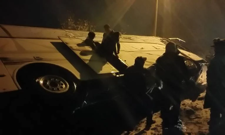 Tri osobe ozlijeđene u prevrtanju autobusa