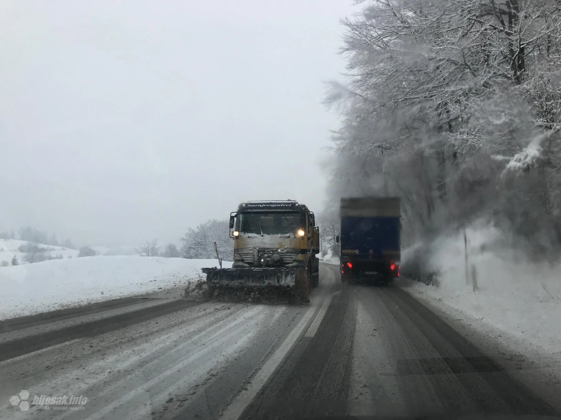 Snijeg stvara probleme vozačima: Obustavljen promet prema 'Ivanu'