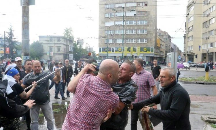 Optužnica za napad metalnom šipkom na novinare