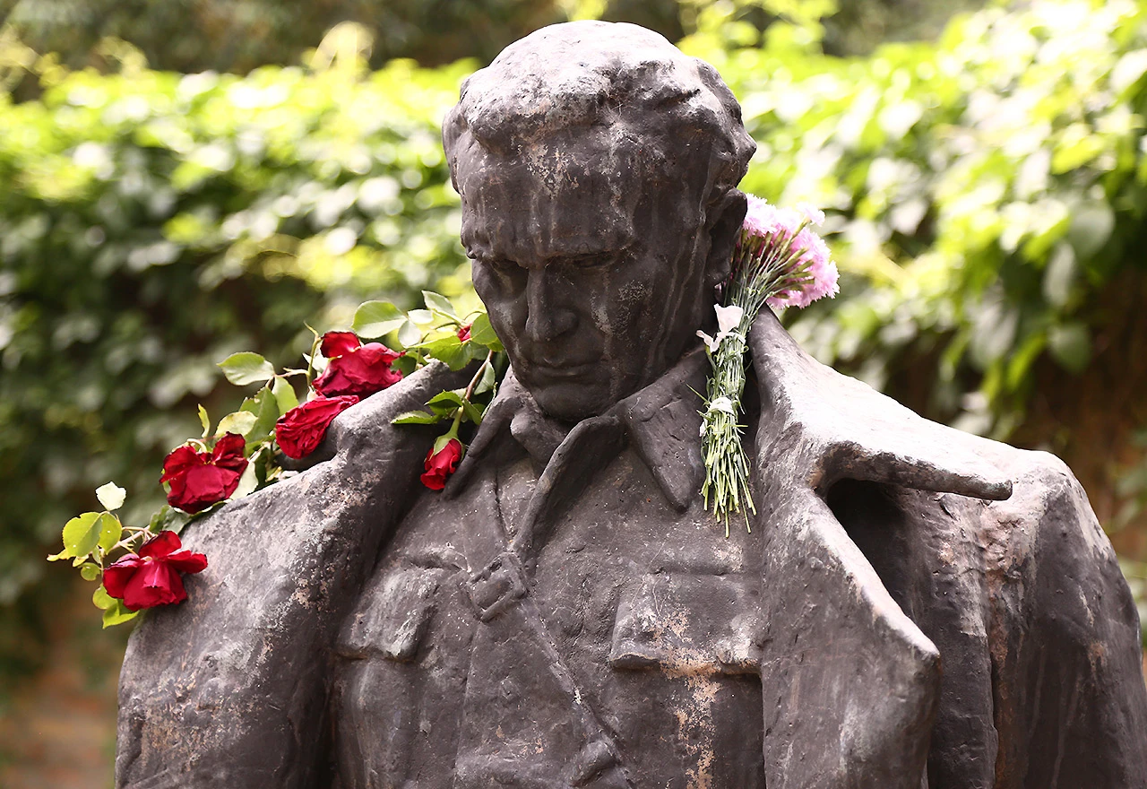 Tito visok oko tri metra spreman za Podgoricu