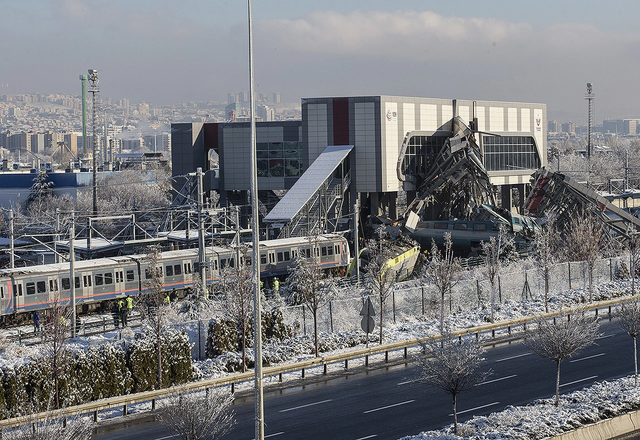 Brojne žrtve stravičnog sudara vlakova