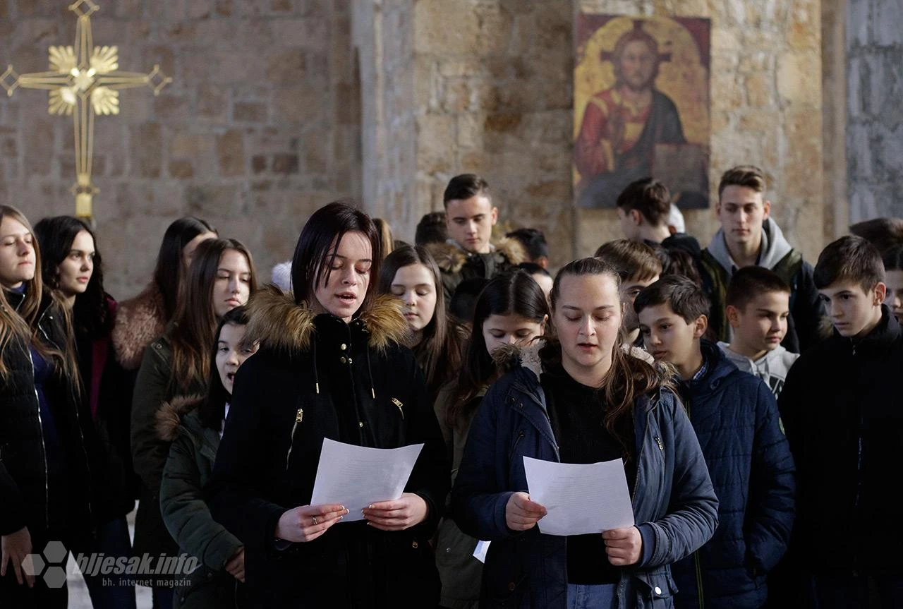 VIDEO | Mostarski učenici zajedno izvode ilahije i pravoslavnu glazbu