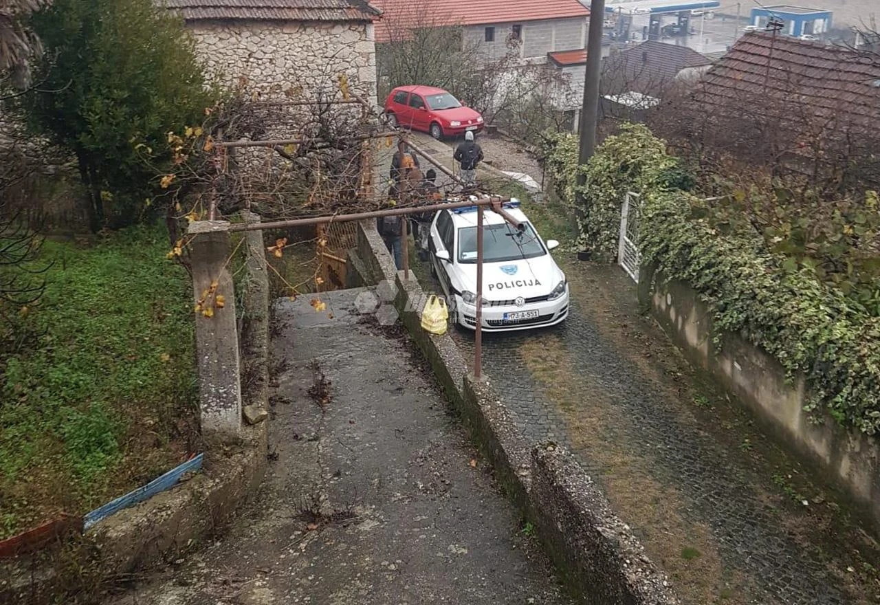 Migranti obili praznu kuću u kojoj su se opili 