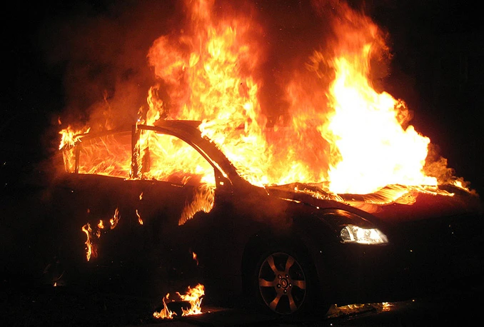 Izgorjela dva automobila u istoj ulici na Palama
