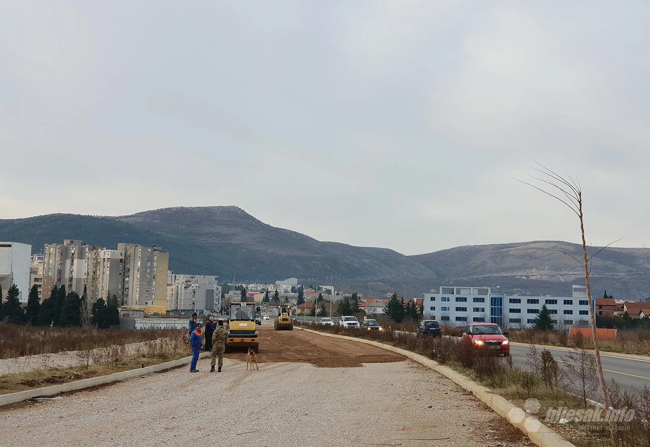 Pijesak na mostu: Pale prve pripreme za asfaltiranje druge trake
