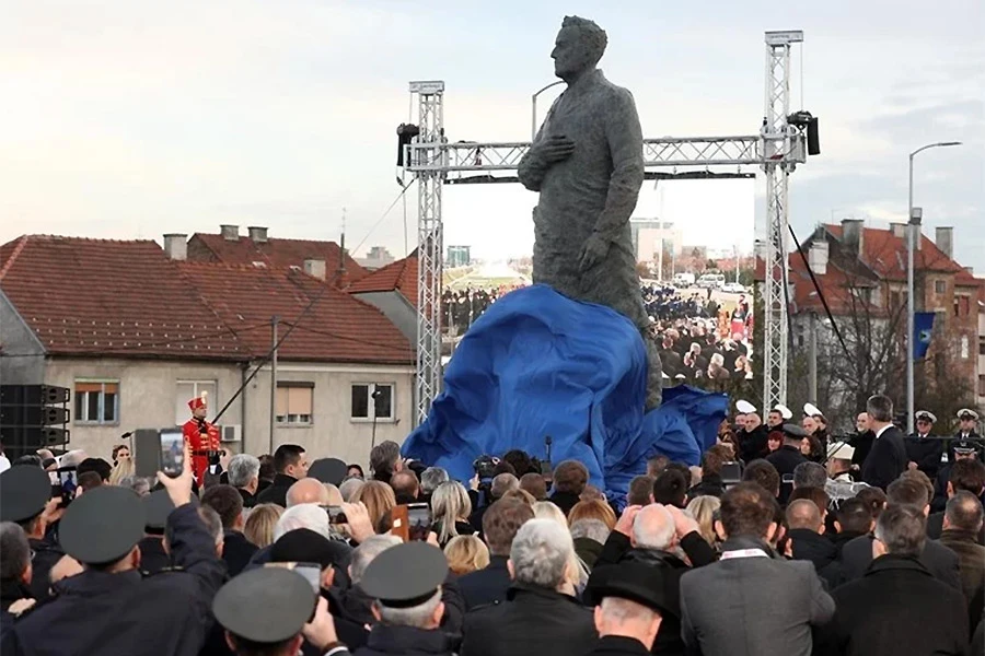 Zagreb: Otkriven Tuđmanov spomenik