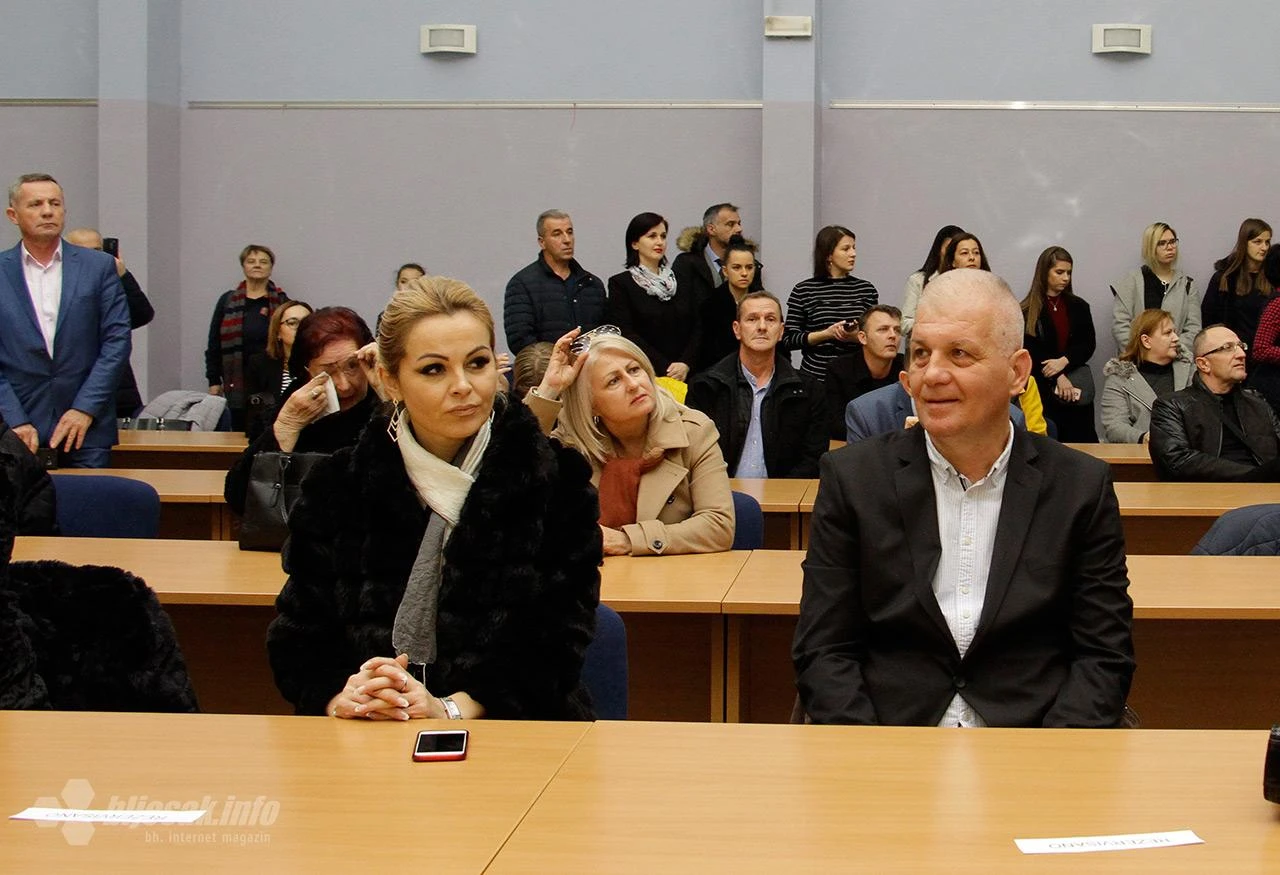 Nagrađeni najbolji učenici osnovnih i srednjih škola u FBiH