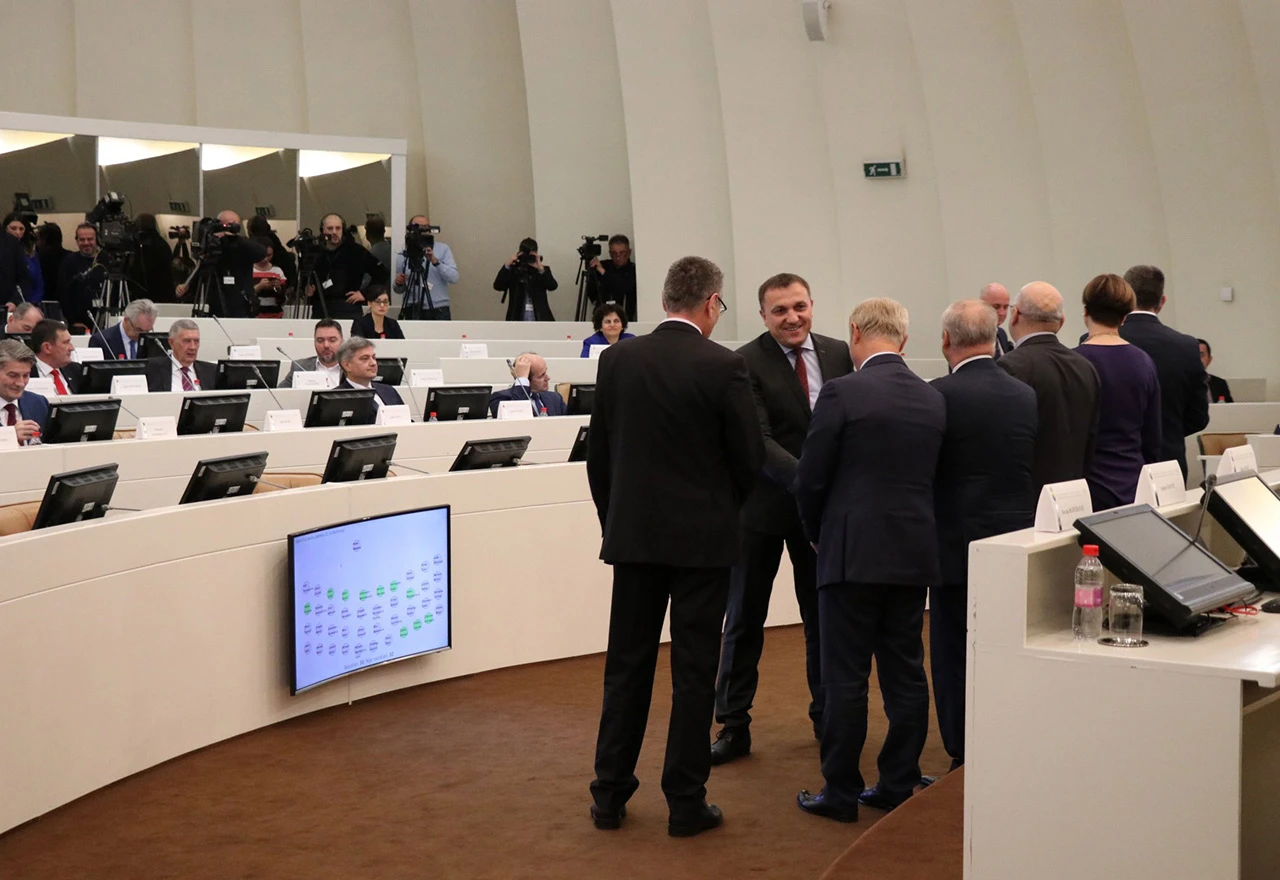 Opet cirkus: SDP i PDP odbili certifikate u Zastupničkom domu