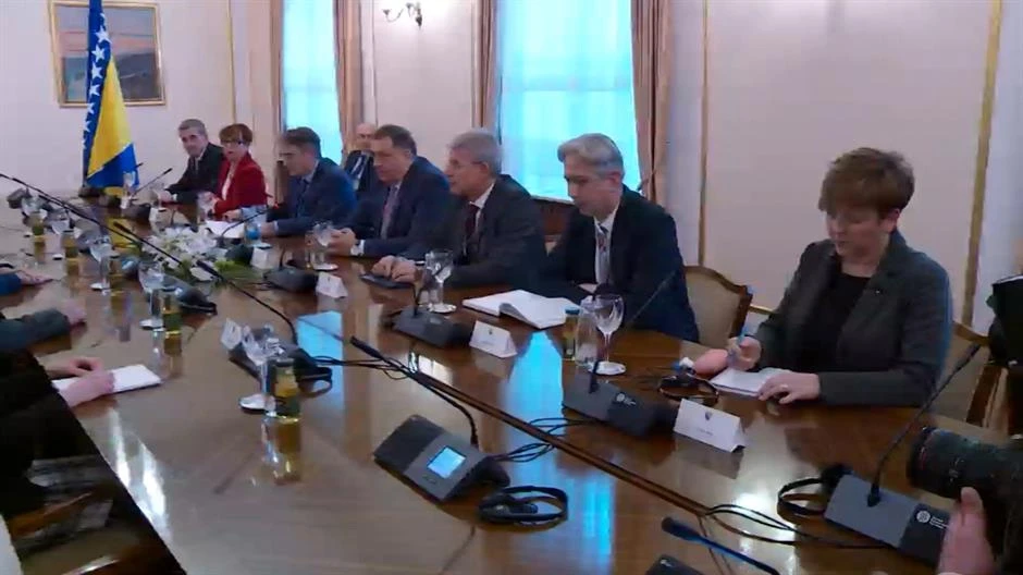 Dodik na sastanku u Predsjedništvu BiH iako nema zastave RS-a
