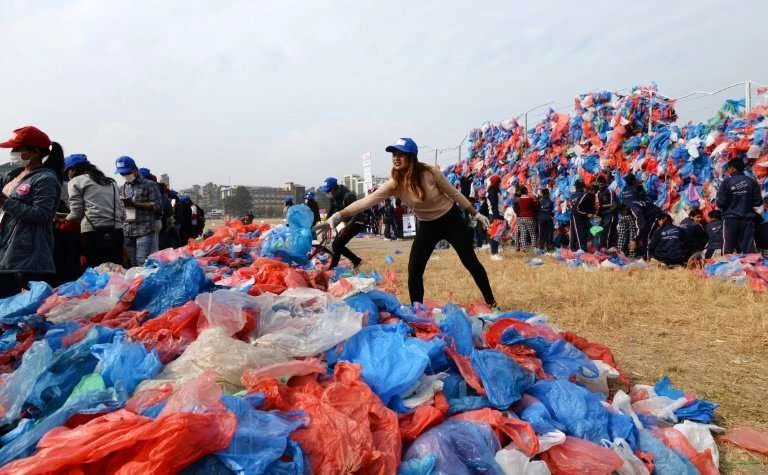 Nepal: Od 100.00 plastičnih vreća napravili mapu Mrtvog mora