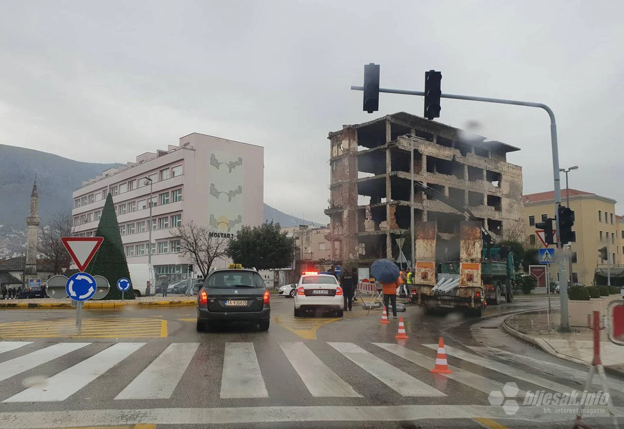 Mostar: Zbog radova na javnoj rasvjeti privremena izmjena u prometu