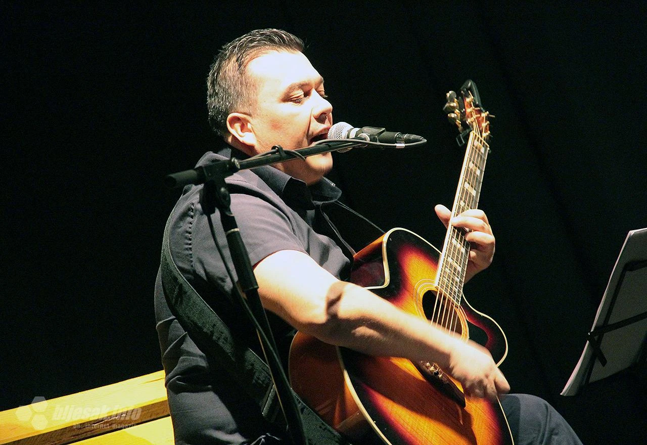 Mostar: Sanel Marić akustičnim koncertom predstavio novi album