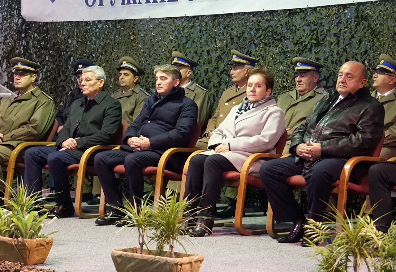 Traže ostavku ministrice obrane jer se pojavila kraj Željka Komšića