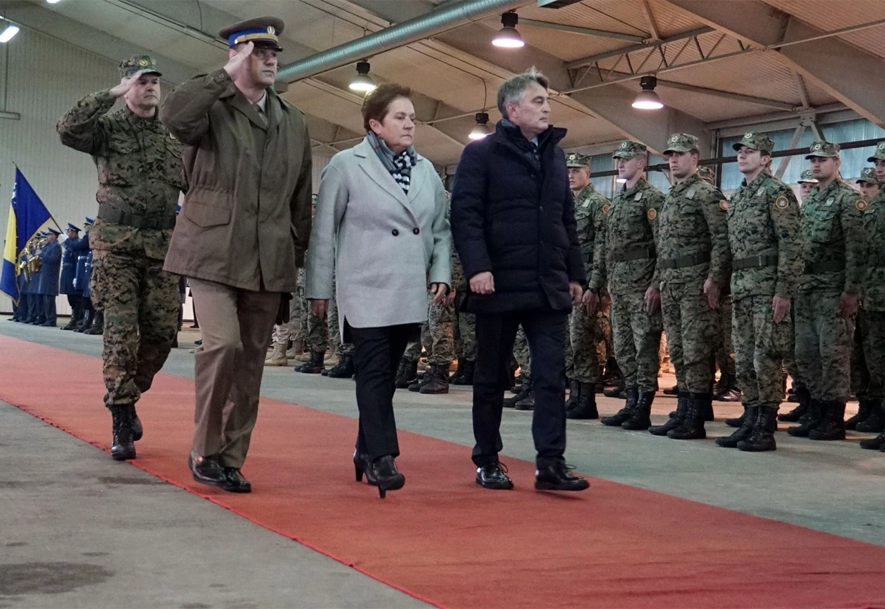 Svečanim postrojavanjem u Vojarni 'Rajlovac' obilježen Dan OSBiH