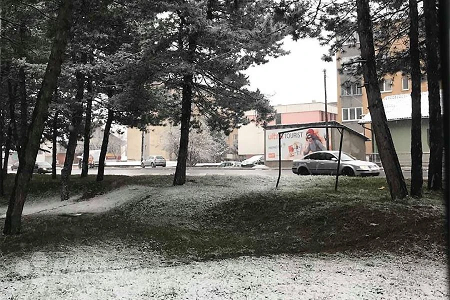 U Sarajevu počeo padati snijeg
