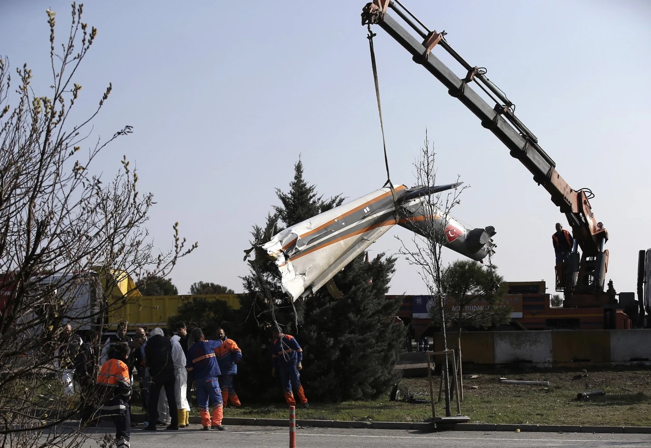 U centru Istanbula: Srušio se turski vojni helikopter