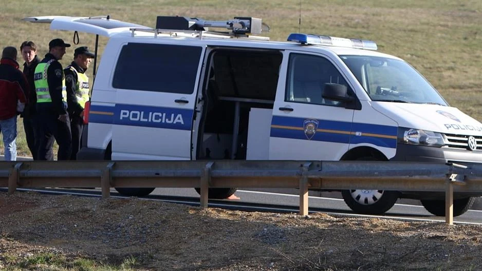Srbijanski vozač kombijem bježao od policije i prouzročio prometnu 