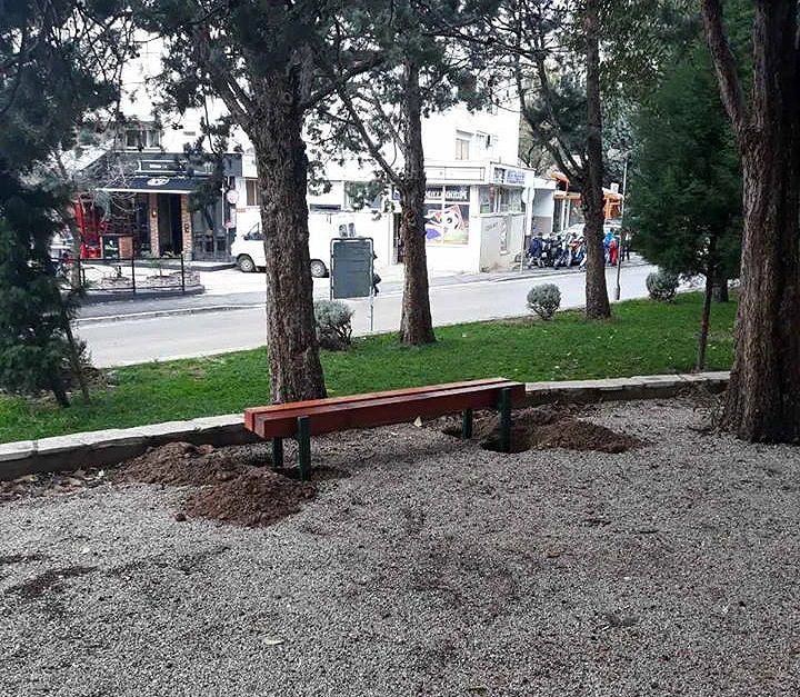 Mostar: Nove klupe, kante, park, ali i ležeći policajci