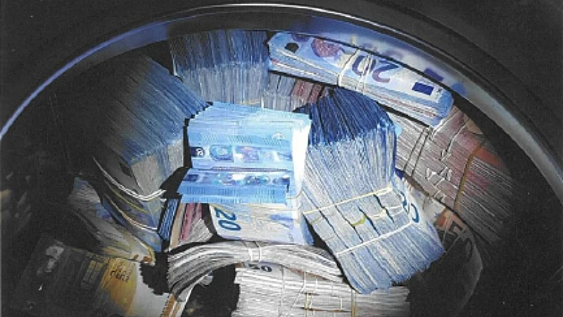 Policija u perilici pronašla 350.000 eura