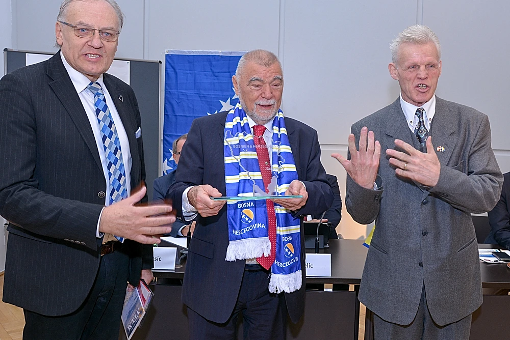  I u Beču Mesić po Hrvatima, Komšić se nije ni pojavio
